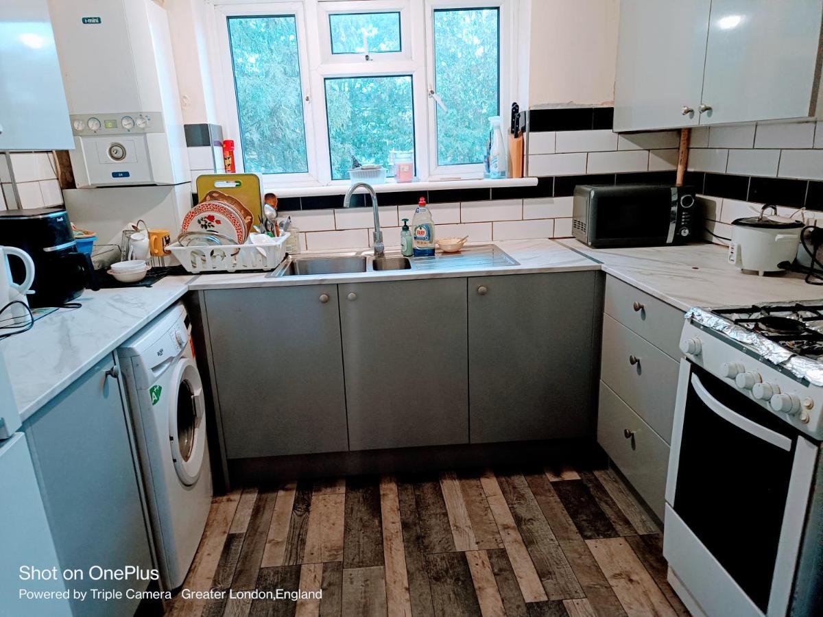 London'S Bed With Breakfast & Free Parking Apartment Exterior photo